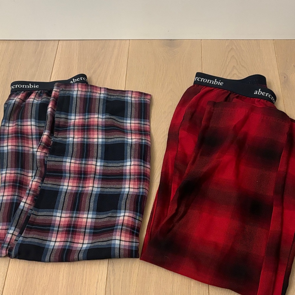 Abercrombie & Fitch Men's Checkered Pants - Red and Black